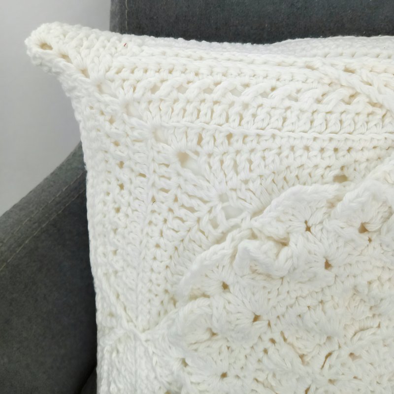 Coussin crochet blanc