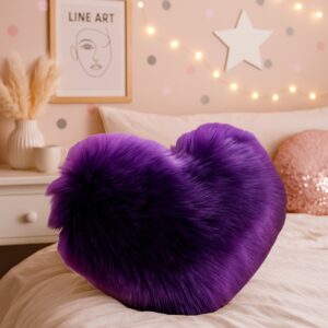 Coussin cœur violet fluffy