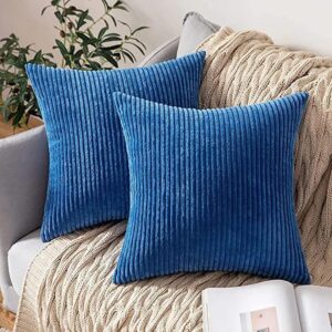 Coussin bleu velours