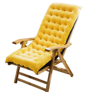 Coussin couleur ocre de chaise longue